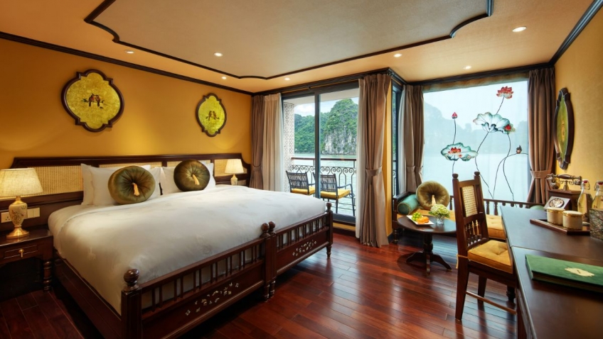 Junior Suite: 34m², standing bathroom | 1 double bed or 2 twin beds.