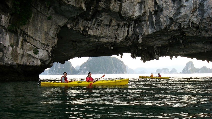 Kayaking in Luon Cave