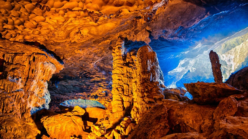 Sung Sot Cave or Amazing Cave